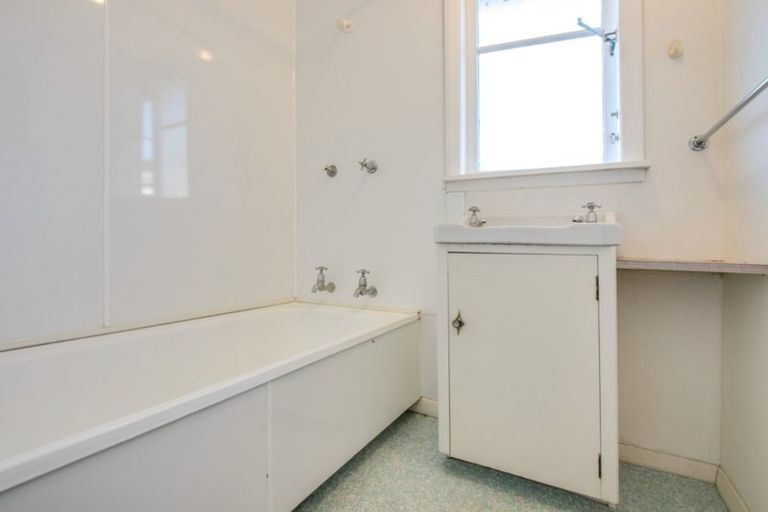 Photo of property in 16 Allen Berry Avenue, Pirimai, Napier, 4112