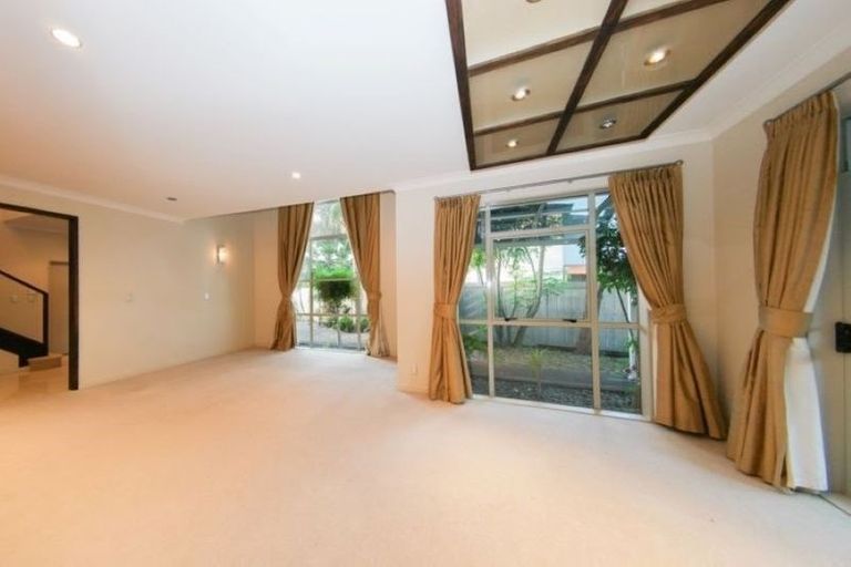 Photo of property in 30 Cherrywood Crescent, Northpark, Auckland, 2013
