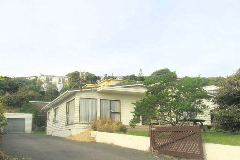 Photo of property in 94 Mana Esplanade, Paremata, Porirua, 5026