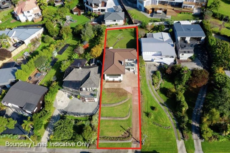 Photo of property in 35 Montgomery Crescent, Cockle Bay, Auckland, 2014