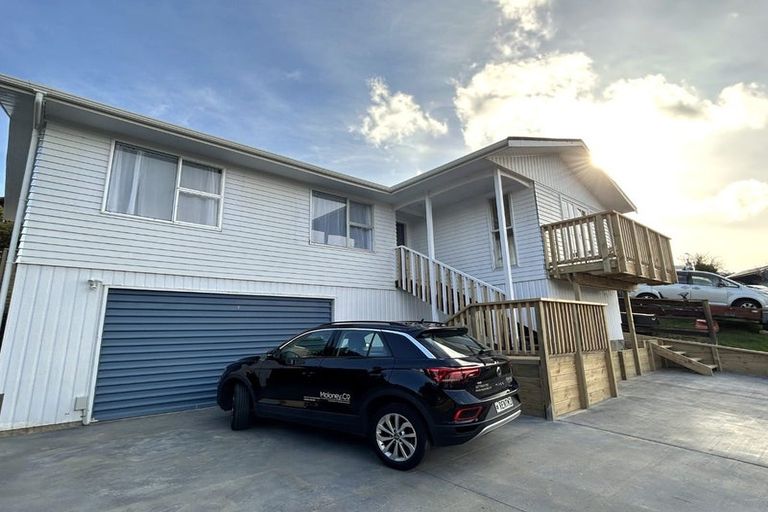 Photo of property in 15 The Anchorage, Whitby, Porirua, 5024