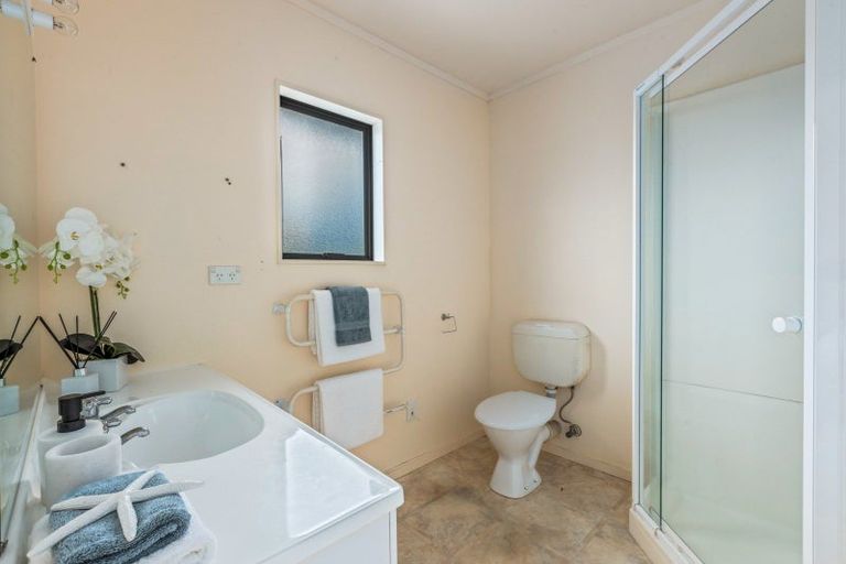 Photo of property in 47 Jelas Road, Red Beach, 0932