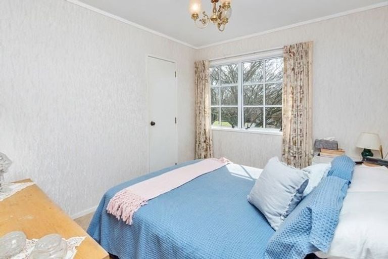 Photo of property in 15 Donzella Place, Conifer Grove, Takanini, 2112