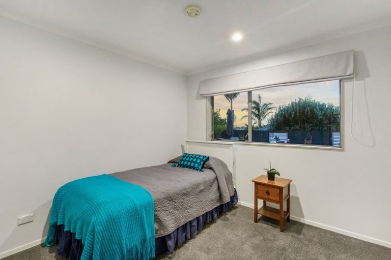 Photo of property in 12 Hawke Place, Pukekohe, 2120