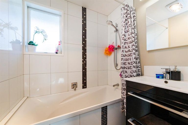 Photo of property in 181a Bridge Street, Bulls, 4818