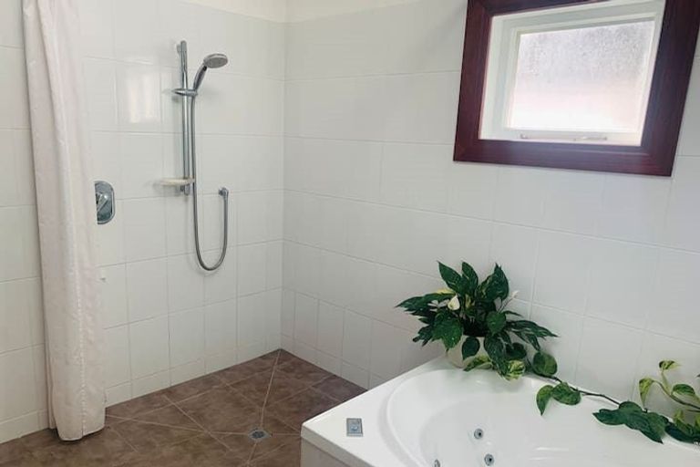 Photo of property in 4a Whitianga View, Paremata, Porirua, 5024