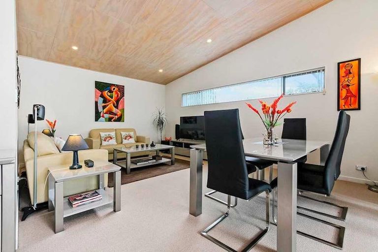Photo of property in 14b Saffron Street, Birkdale, Auckland, 0626