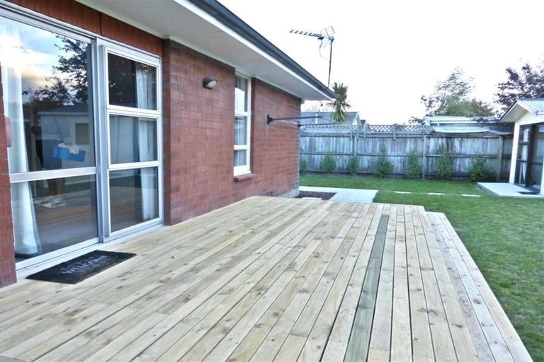 Photo of property in 21 La Perouse Place, Northcote, Christchurch, 8052