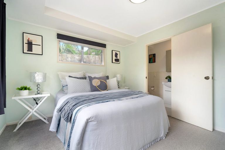 Photo of property in 2/31 Rangeview Road, Sunnyvale, Auckland, 0612