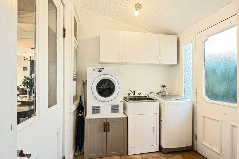 Photo of property in 64 Cutfield Road, New Plymouth, 4310