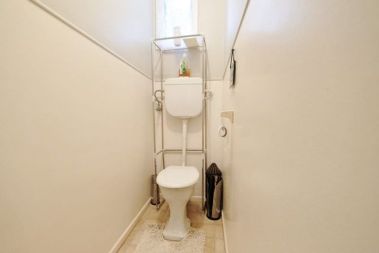 Photo of property in 26 Kirrie Avenue, Te Atatu South, Auckland, 0610