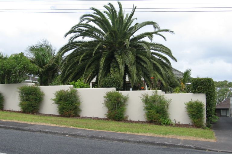 Photo of property in 1/12 Richards Avenue, Forrest Hill, Auckland, 0620