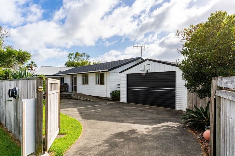 Photo of property in 5 South Road, Waipu, 0510