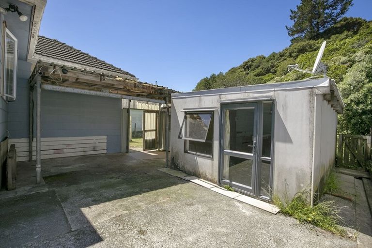 Photo of property in 19 Sunny Grove, Wainuiomata, Lower Hutt, 5014