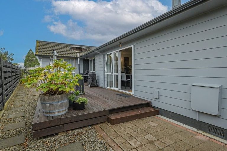 Photo of property in 20 Motuoapa Place, Kelvin Grove, Palmerston North, 4414