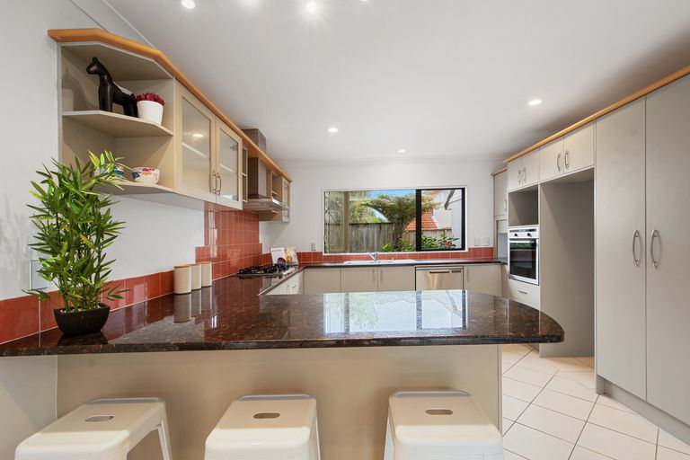 Photo of property in 3 Parani Court, Te Atatu Peninsula, Auckland, 0610