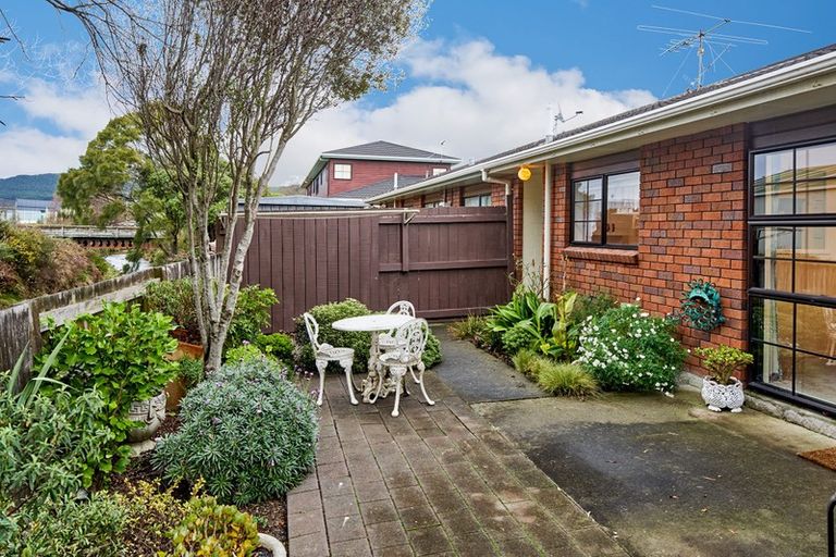 Photo of property in 102 Oxford Street, Tawa, Wellington, 5028