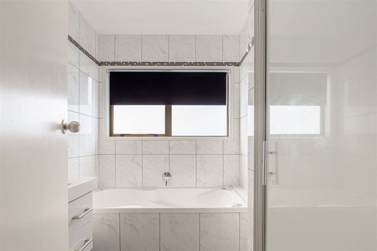 Photo of property in 52 Pemberton Avenue, Bayview, Auckland, 0629