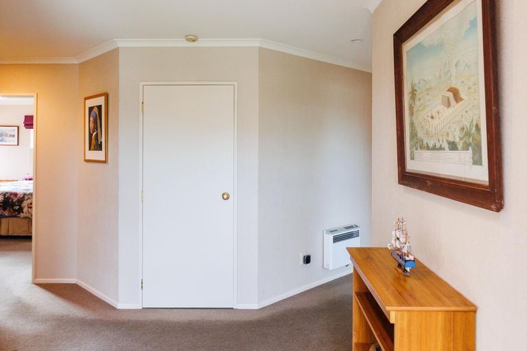 Photo of property in 1 Alpine Grove, Kelvin Grove, Palmerston North, 4414