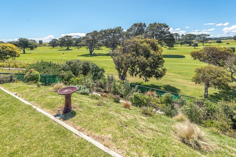 Photo of property in 37 Golf Vue Place, Castlecliff, Whanganui, 4501