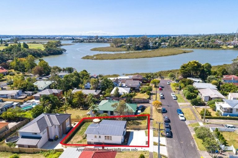 Photo of property in 30 Koromiko Street, New Lynn, Auckland, 0600