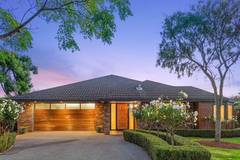 Photo of property in 2 Rosebank Grove, Waikanae, 5036