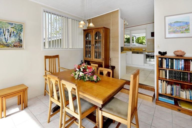 Photo of property in 12 Nor'east Drive, Northcross, Auckland, 0632