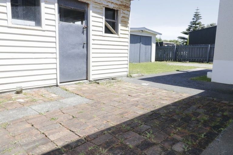 Photo of property in 21 Aotea Street, Castlecliff, Whanganui, 4501