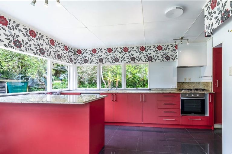 Photo of property in 265 Titirangi Road, Titirangi, Auckland, 0604