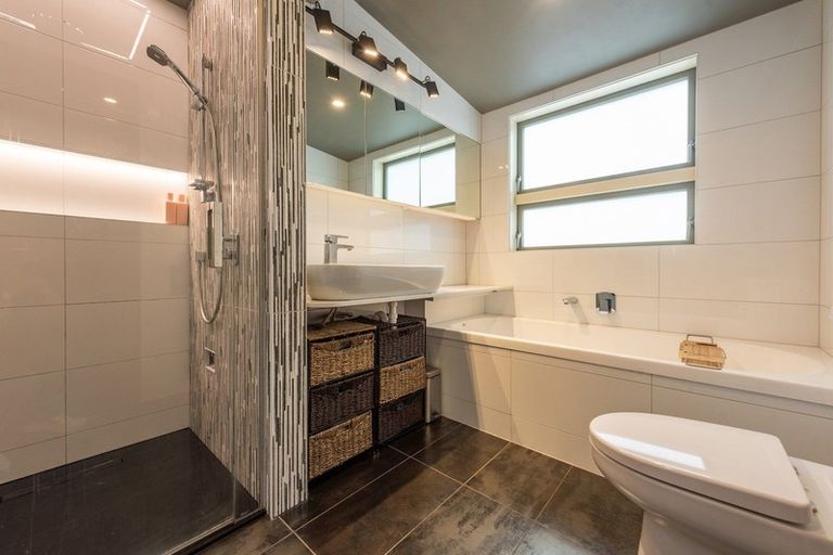 Photo of property in 6 Rahana Way, Waikanae, 5036