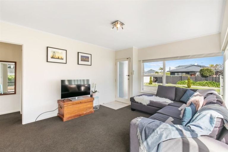 Photo of property in 1/38 Shakespeare Road, Milford, Auckland, 0620