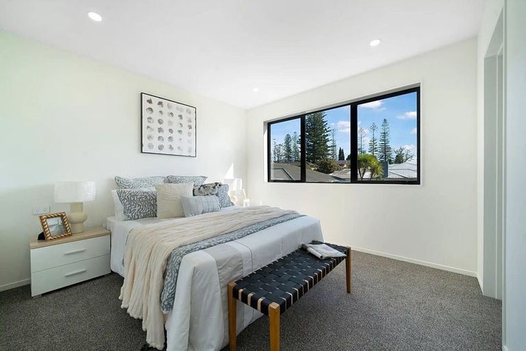 Photo of property in 3/11 Sarona Avenue, Glen Eden, Auckland, 0602