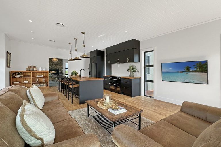 Photo of property in 8 Broadleaf Way, Kinloch, Taupo, 3377