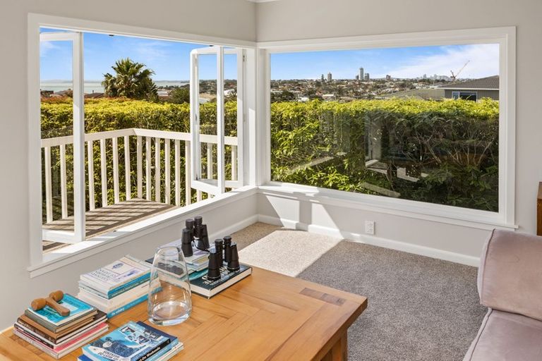 Photo of property in 3/32 Beach Road, Castor Bay, Auckland, 0620