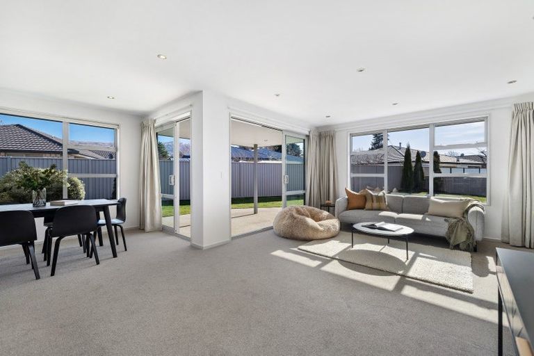 Photo of property in 12 Crabbe Place, Cromwell, 9310