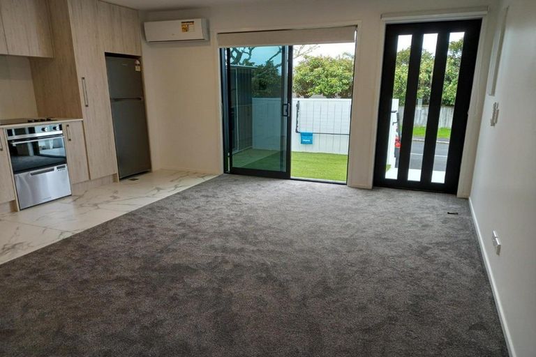 Photo of property in 2/2 Jadewynn Drive, Massey, Auckland, 0614
