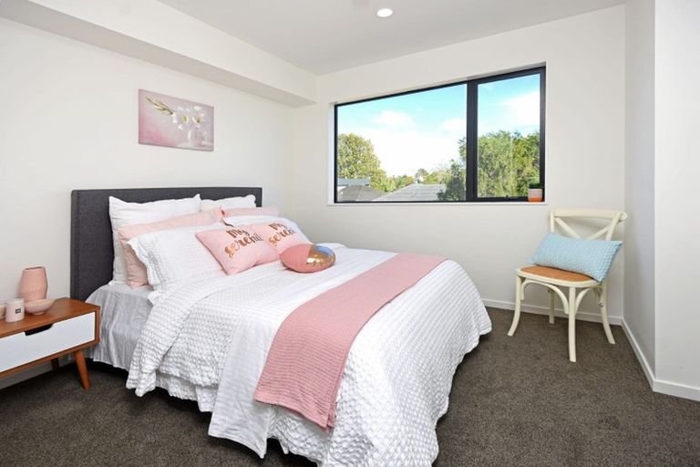 Photo of property in 11 Waru Lane, Te Atatu Peninsula, Auckland, 0610