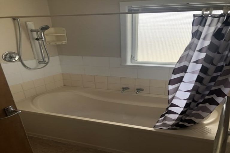 Photo of property in 28 Northolt Road, Fairview Downs, Hamilton, 3214