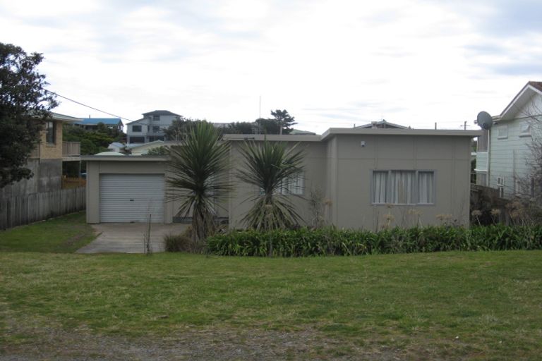 Photo of property in 77 Park Avenue, Waitarere Beach, Levin, 5510