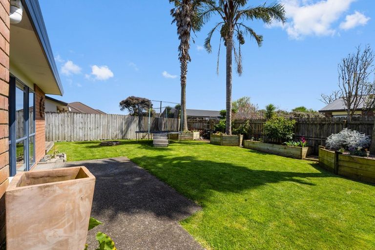 Photo of property in 16 O'sullivan Place, Waiuku, 2123