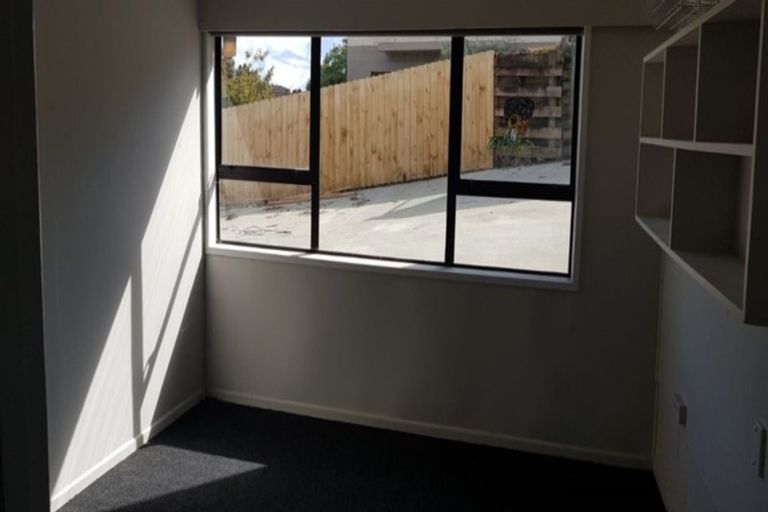 Photo of property in 71 Prince Regent Drive, Half Moon Bay, Auckland, 2012