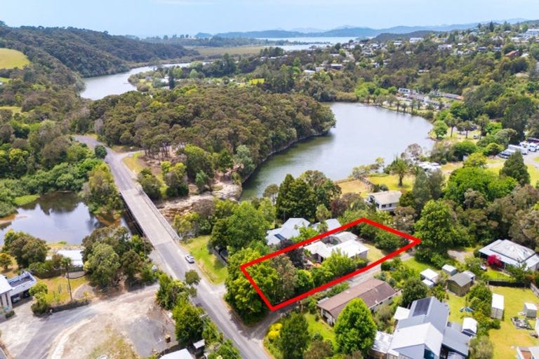 Photo of property in 37 Haruru Falls Road, Haruru, 0204