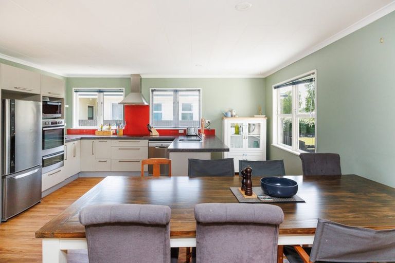 Photo of property in 14 Parkland Crescent, Terrace End, Palmerston North, 4410