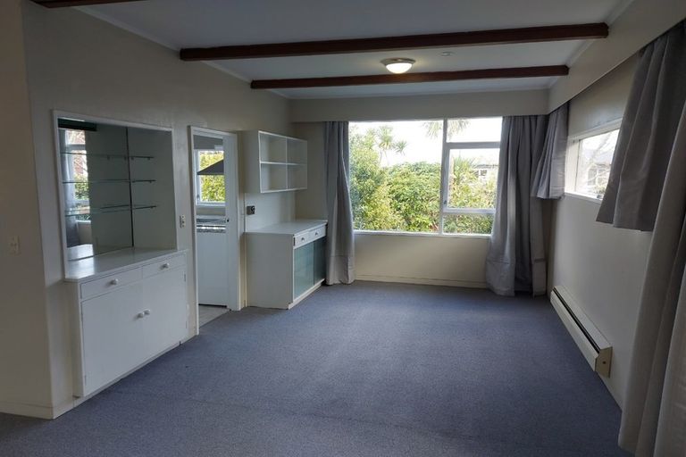 Photo of property in 2 Mamaku Grove, Khandallah, Wellington, 6035