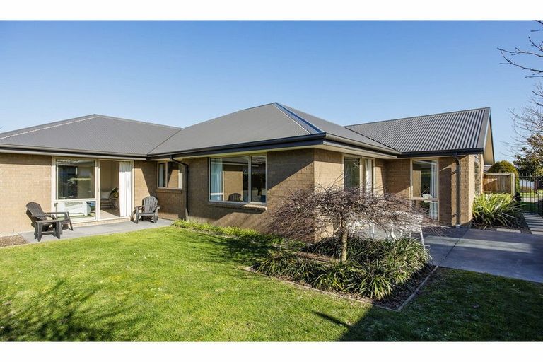 Photo of property in 10 Oakdene Place, Halswell, Christchurch, 8025