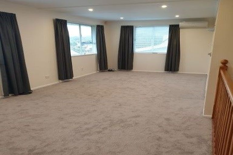 Photo of property in 2/14 Doris Gordon Crescent, Crofton Downs, Wellington, 6035