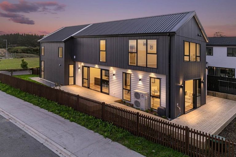 Photo of property in 2 Kauru Lane, Wainui, 0992