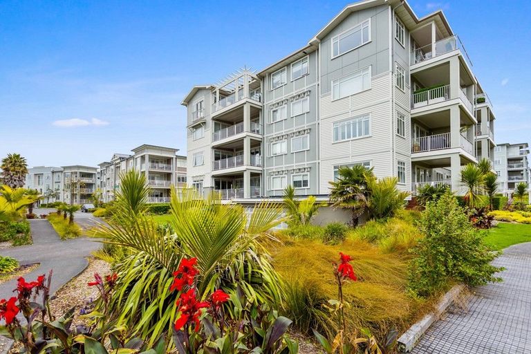 Photo of property in 30 Eaves Bush Parade, Orewa, 0931