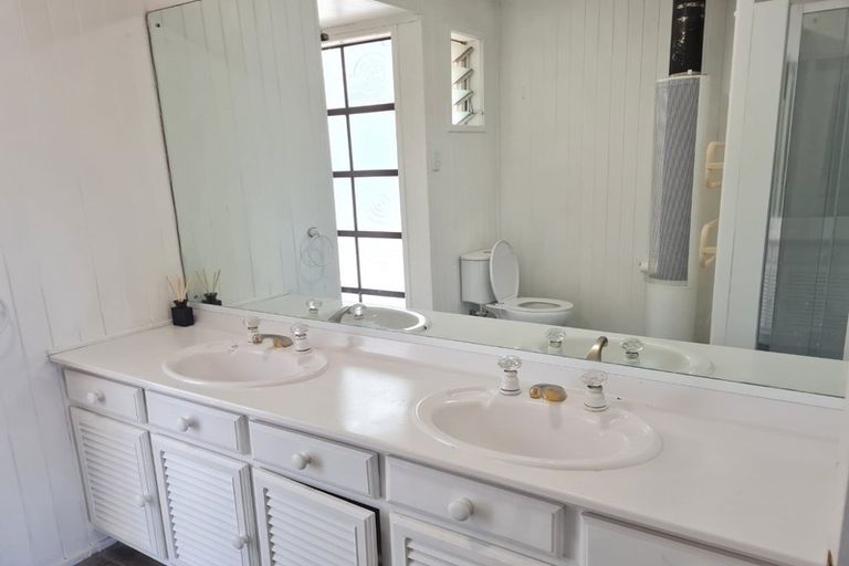 Photo of property in 38 Normanton Street, Glenfield, Auckland, 0629