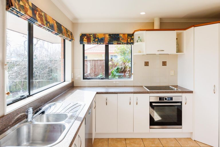 Photo of property in 1 Alpine Grove, Kelvin Grove, Palmerston North, 4414